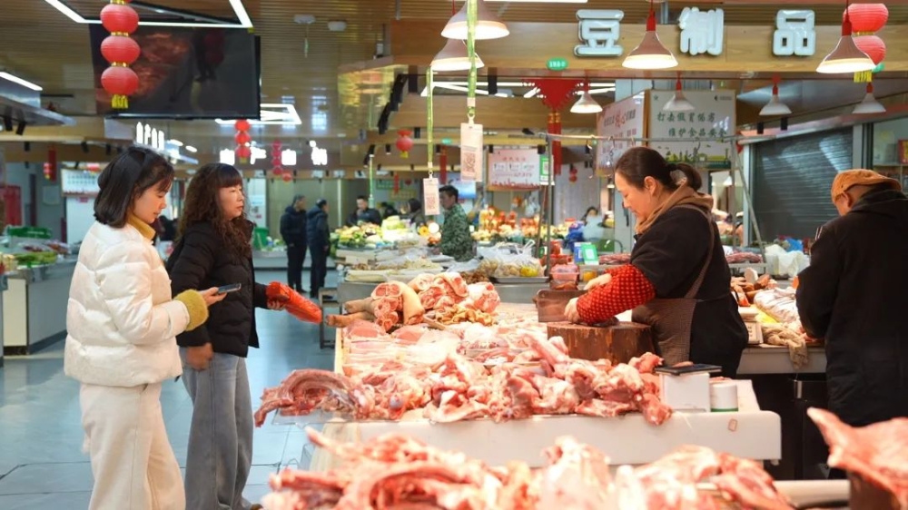 備年貨，尋年味！平江春節(jié)市場供需兩旺，肉制品銷售領(lǐng)銜年味經(jīng)濟